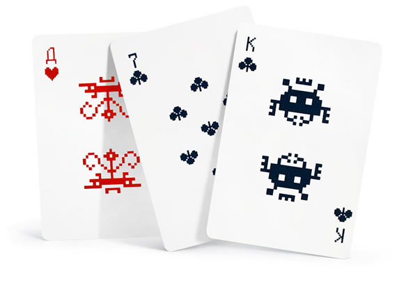 Muestra de tres cartas elaboradas bajo el concepto del juego Space Invaders